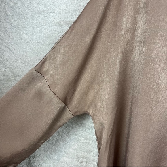 VERY J Unique Collared Shimmery Blouse Shoulder Buttons Large Funnel Neck - Picture 7 of 15